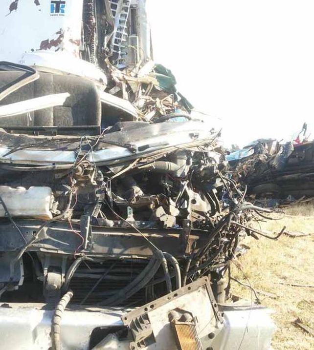 Impacto mortal. Tras el choque de los 2 camiones los choferes fallecieron.&nbsp;