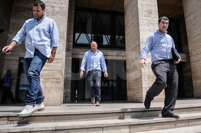 Encuentro. Los dueños de armerías se retiran del Palacio Municipal con el compromiso de continuar el diálogo.