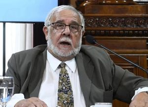 Senador libertario propuso que no se penalice a familias que entreguen a sus hijos