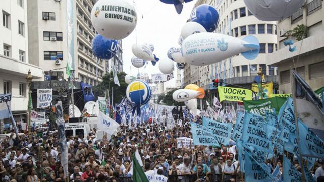 Manifestación. La protesta aunó demandas de varios sectores.&nbsp;