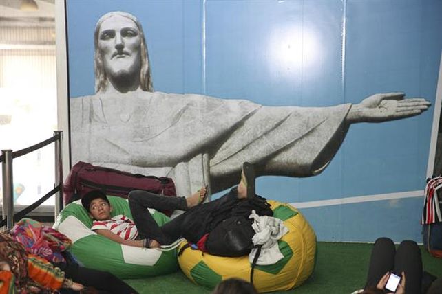 Los latinos que viven en la terminal de ómnibus de Río de Janeiro