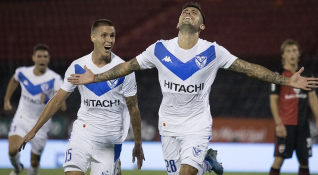 Vélez sorprendió y complicó a Newells en Rosario