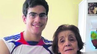 Un joven se casó con su abuela de 91 años, enviudó y reclama la pensión