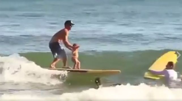 Un video muestra qué pasa cuando una madre deja a su hija con el padre en la playa