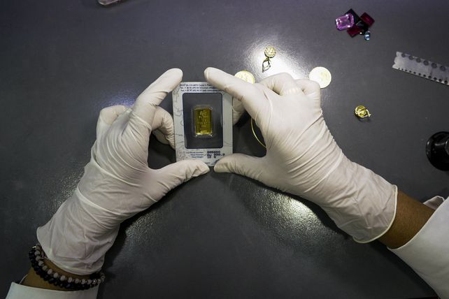 Por la crisis económica, crece el empeño de joyas de oro