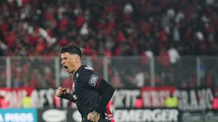 Víctor Cuesta marcó el primer gol de Newells en la victoria contra Atlético Tucumán.&nbsp;