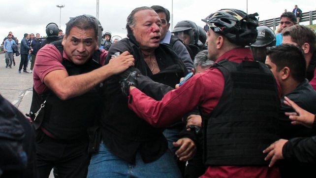 El ministro de Seguridad bonaerense dijo que no denunciará a quienes lo agredieron con golpes de puño y piedrazos durante una protesta de colectiveros en el partido de La Matanza