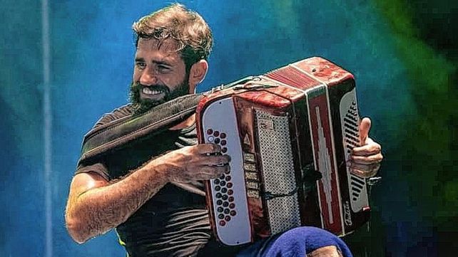 Juan Manuel Bilat presentando su show Único 2022 en el Teatro Municipal 3 de Febrero.