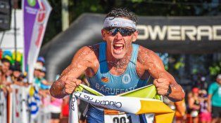 El santafesino Tadeo Baruffato ganó el 41° triatlón de La Paz.