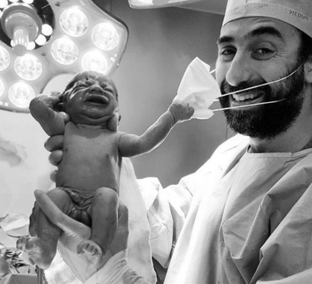 La conmovedora imagen que posteó el obstetra Samer Cheaib en su cuenta de Facebook.&nbsp;