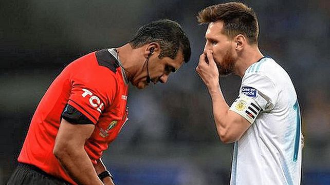 Argentina debe ganarle a Brasil, Neymar, al VAR y al juez