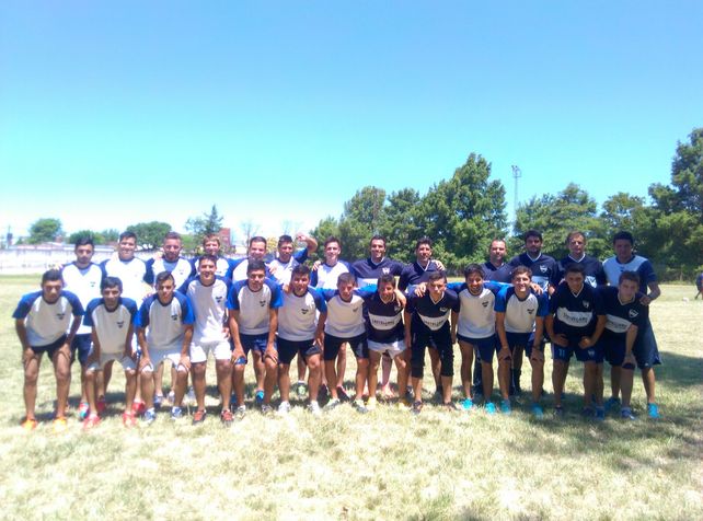 Universitario con la mente en el debut