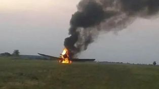 Un avión hidrante que combatía los incendios en Corrientes se prendió fuego
