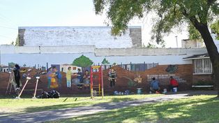 El mural se inaugurará este sábado en la plaza Miguel Ángel Lorenzini, como parte de las actividades por el 40° aniversario de la inundación de 1986.