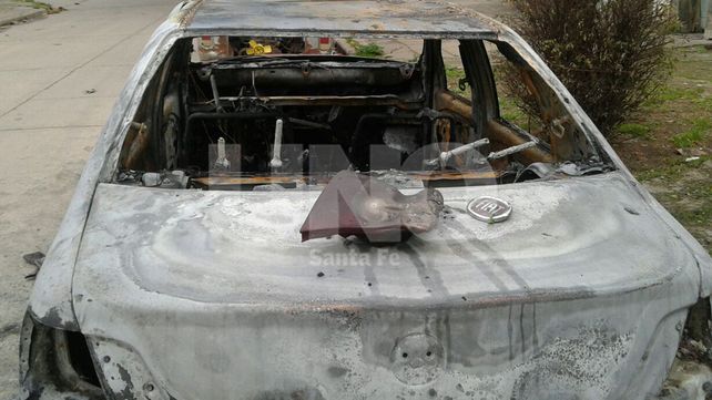 Un nuevo auto quemado en la ciudad