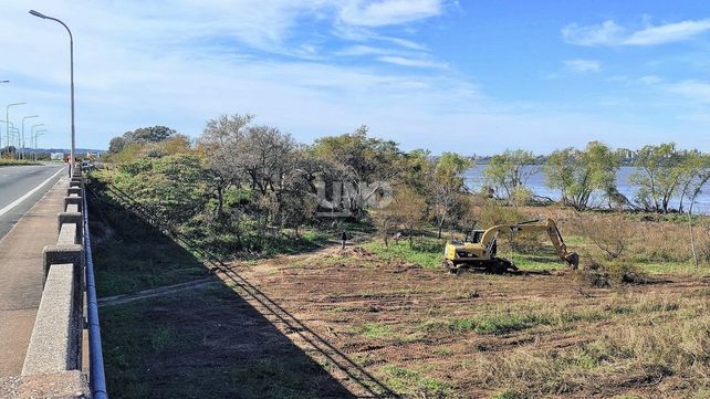 Tareas preventivas: Vialidad Nacional despeja cauces y desagües en la Ruta 168 ante la posible influencia de El Niño.