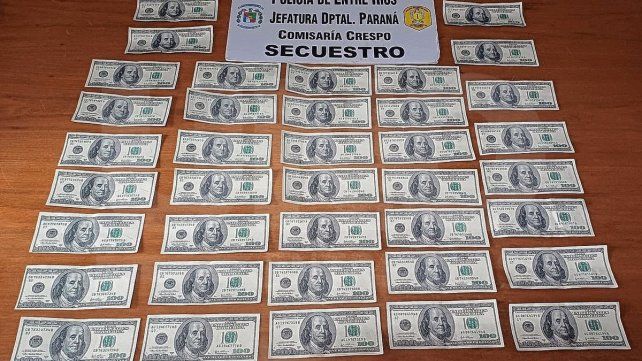 Tenían 3.800 dólares falsos para comprar en los comercios