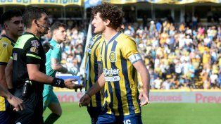 Mateo Tanlongo fue expulsado ante Barracas, cumplió contra Boca y está en condiciones de volver.