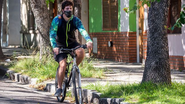 Bici con tapaboca.&nbsp;