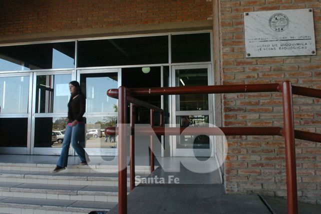 La facultad de Bioquímica festeja 40 años de historia con un ciclo de investigación