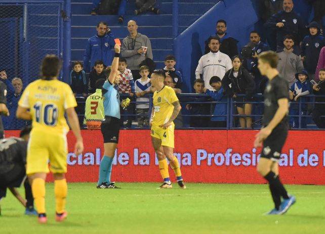 Afuera. El lateral derecho de Central