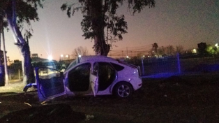 Murieron una mujer y su hijo al chocar su auto contra un árbol