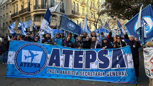 Las medidas de fuerza alcanzarán a la aviación exclusivamente de carga y a las capacitaciones virtuales y presenciales.
