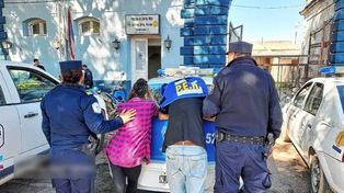 Paraná: rompieron el vidrio de un banco y fueron detenidos