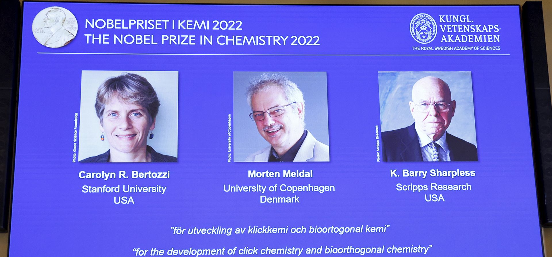Los tres ganadores del Premio Nobel de química se muestran en una conferencia de prensa en la Real Academia Sueca de Ciencias en Estocolmo, Suecia, el miércoles 5 de octubre de 2022. Los ganadores del Premio Nobel de química 2022 son Caroline R. Bertozzi, EE. UU., Morten Meldal, Dinamarca y K. Barry Sharpless, EE. UU.