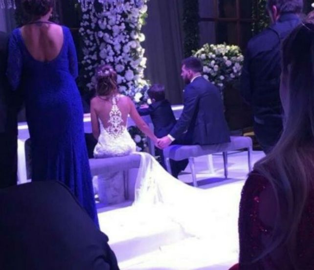 Lionel y Antonela dieron el sí en una emotiva ceremonia coronada por Abel Pintos