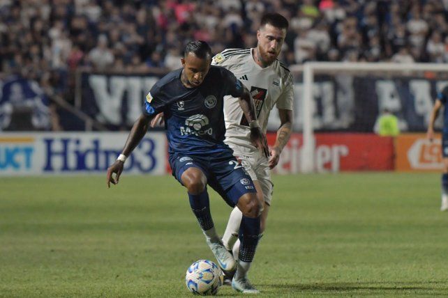 Villa titular en Independiente Rivadavia.