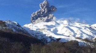Alerta por una serie de explosiones en el volcán chileno Nevados del Chillán