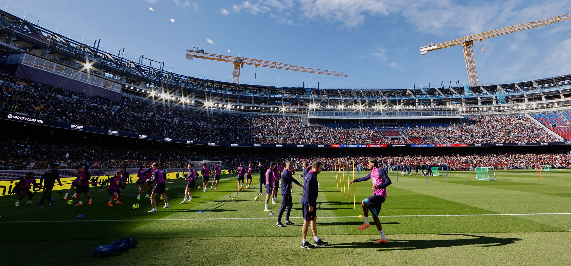 Vista general del estadio Camp Nou en Barcelona, España, el viernes 7 de noviembre de 2025, durante el primer entrenamiento del equipo en el estadio tras su renovación. (Foto AP/Joan Monfort) Vista general del estadio Camp Nou en Barcelona, España, el viernes 7 de noviembre de 2025, durante el primer entrenamiento del equipo en el estadio tras su renovación. (Foto AP/Joan Monfort)