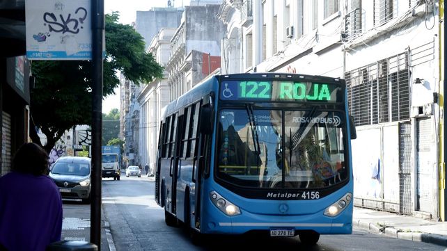 Tránsito en Rosario: por calle Santa Fe circulan 108 colectivos por hora