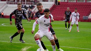 Banega, pelota al pie y talento puesto al servicio de la generación de juego.