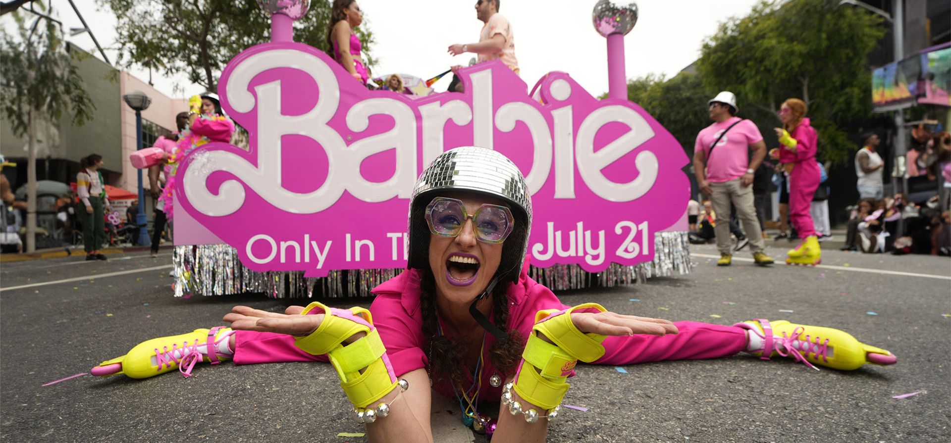 La bailarina Kim Manning realiza una rutina para promocionar la película La bailarina Kim Manning realiza una rutina para promocionar la película