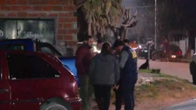 González fue baleado mientras charlaba con una vecina y los hijos de ésta en el barrio Villa del Prado