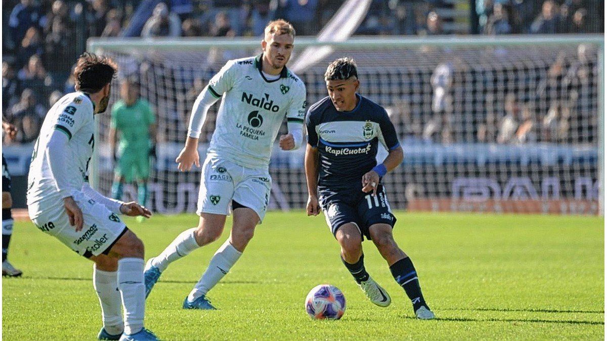 En un partido con polémica, Gimnasia y Sarmiento empataron sin goles