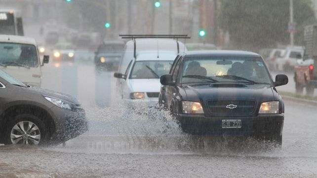 Piden circular con precaución en accesos y rutas por la intensa lluvia