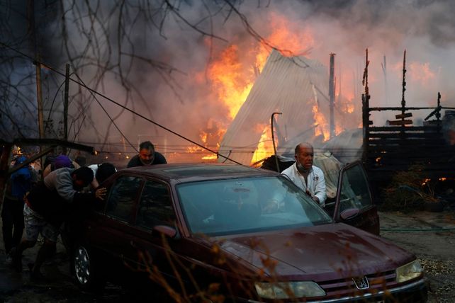 Al menos 19 muertos en Chile por incendios en la zona de Valparaiso