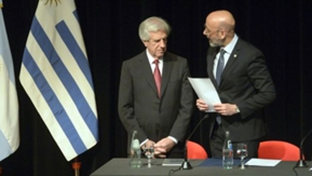 Honoris causa. Vázquez fue homenajeado por el rector de la UNR.