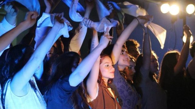 Máquinas: Banderas de la Democracia es una de las dos obras que se presenta en el ciclo teatral Domingos de libertad en La Orilla Infinita
