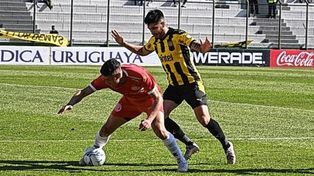 Peñarol debe visitar a Rentistas antes de llegar a Santa Fe para toparse con Colón por la Copa Libertadores.