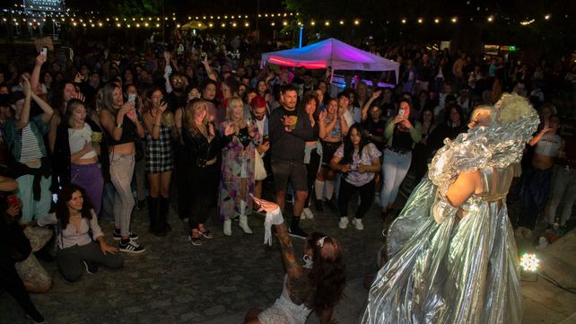 &nbsp;El Carnaval Travesti 2025 también se desarrolló en el Mercado del Patio y convocó con música y performances