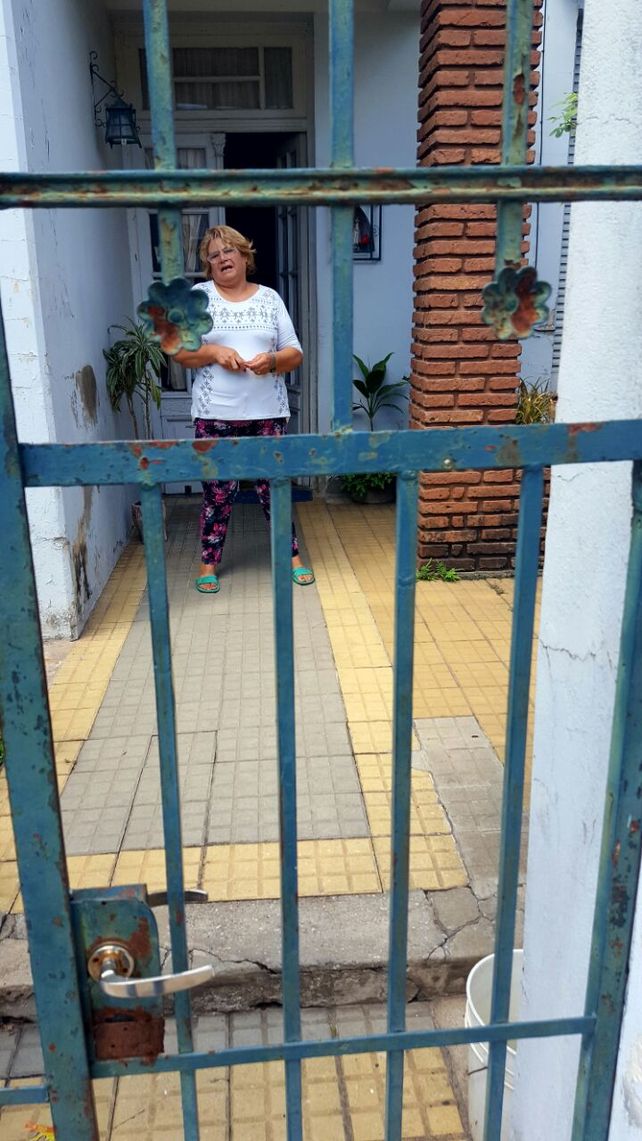Barrio Sur: tres delincuentes le robaron a la cuidadora de una abuela de 100 años