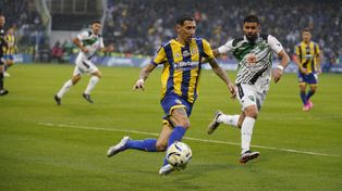Angel DI María en acción. Central tuvo mucho la pelota pero no pudo doblegar a San Martín de San Juan. El equipo de Ariel Holan no hizo todos los deberes.
