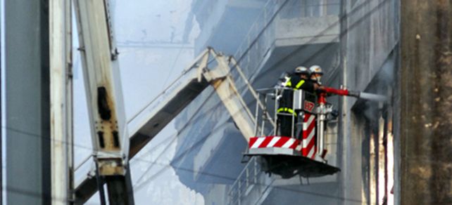 Once: afirman que el incendio est&aacute; dominado y descartan peligro de derrumbe