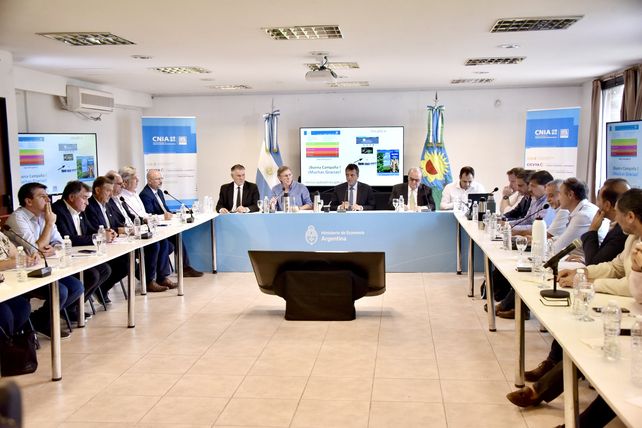 Bahillo acompañó al ministro Massa en la reunión del viernes con la Mesa de Enlace.