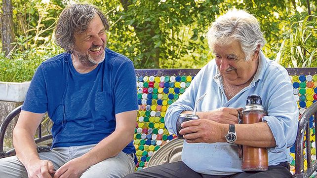Mate en mano. Kusturica entrevistó al ex presidente uruguayo en su chacra