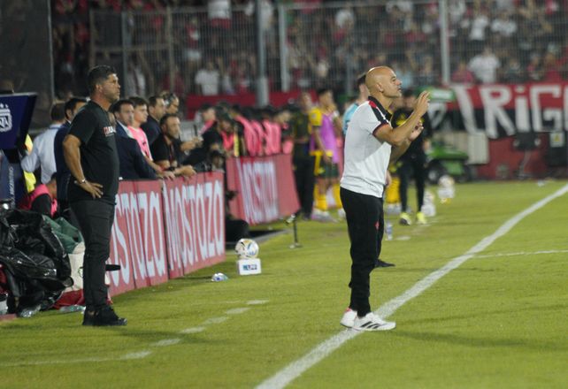 La dupla Orsi-Gómez buscará su primer éxito como entrenadores de Newells contra Deportivo Riestra.